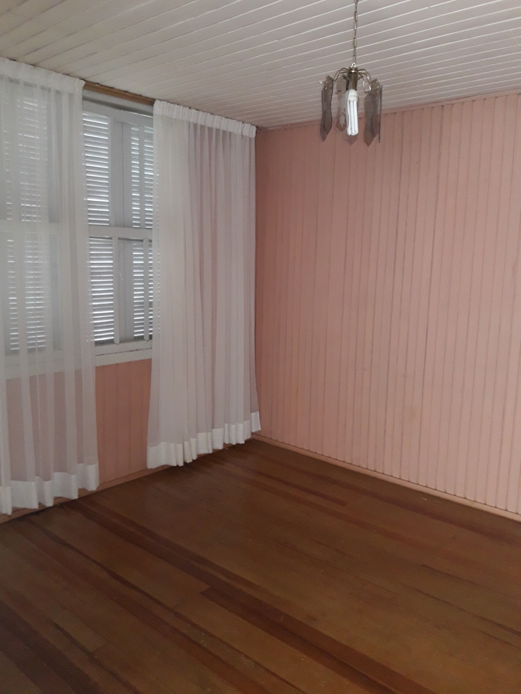 CASA COM 2 DORMITÓRIOS (TERRENO)
