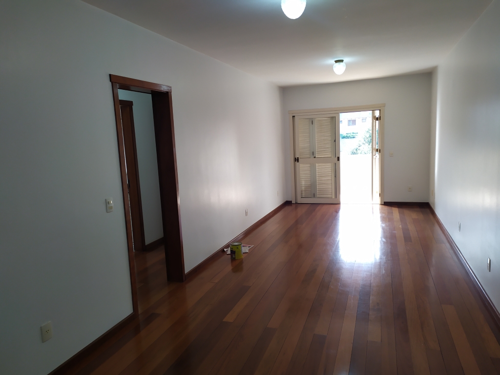 APARTAMENTO COM 3 DORMITÓRIOS