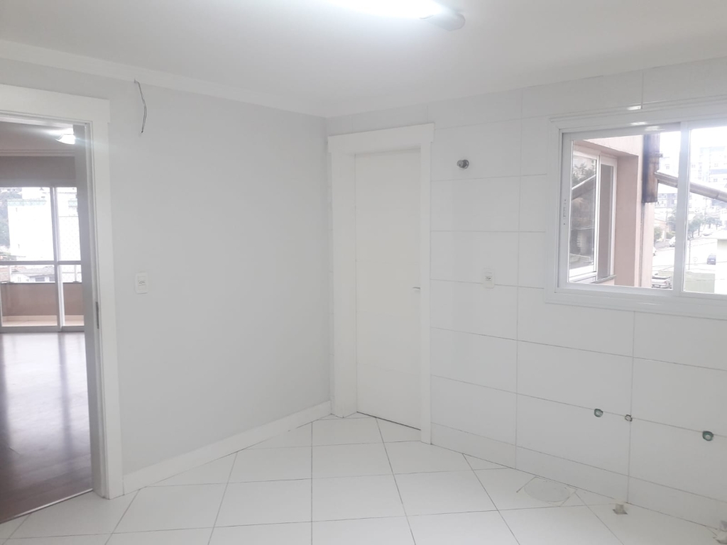 APARTAMENTO COM 3 DORMITÓRIOS