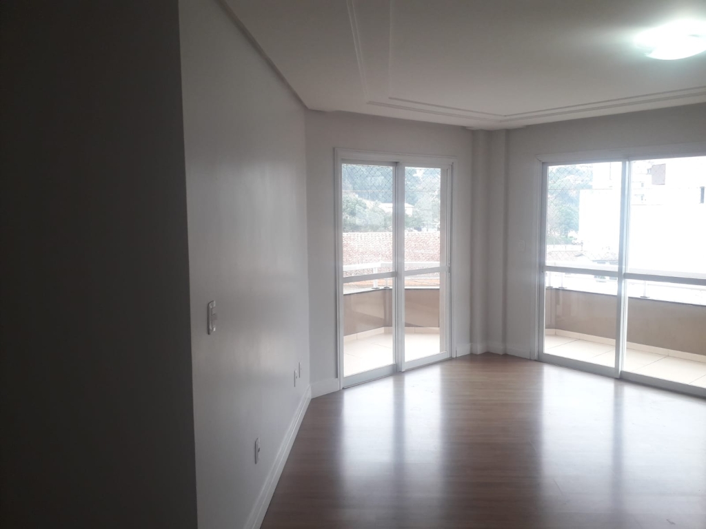 APARTAMENTO COM 3 DORMITÓRIOS