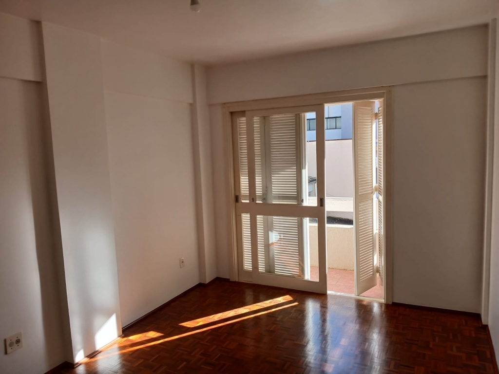 APARTAMENTO COM 2 DORMITÓRIOS