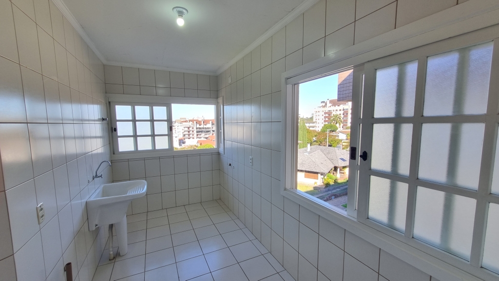 APARTAMENTO COM 3 DORMITÓRIOS