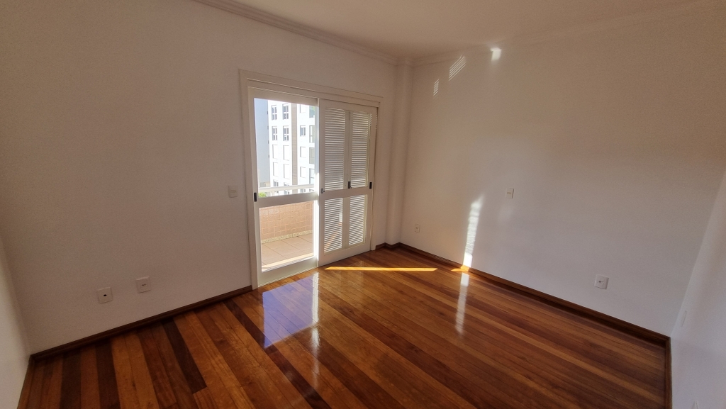 APARTAMENTO COM 3 DORMITÓRIOS