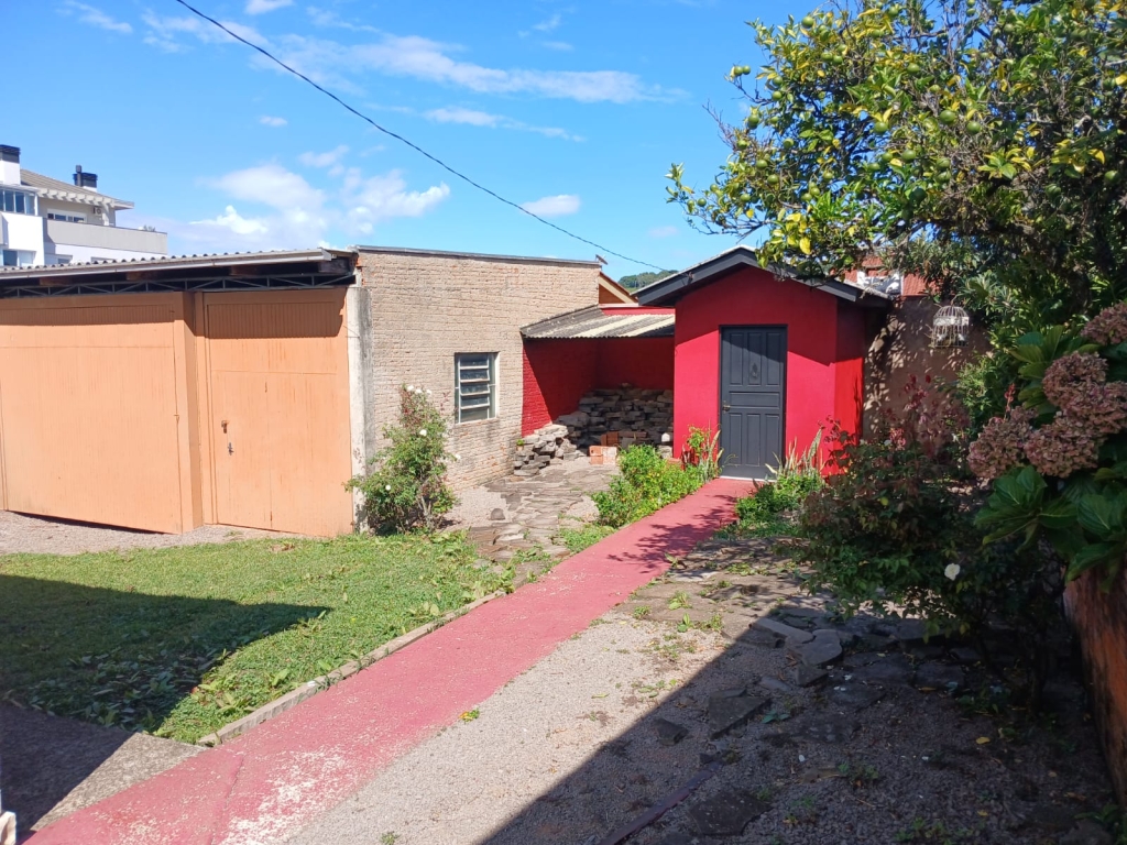 CASA COM 3 DORMITÓRIOS