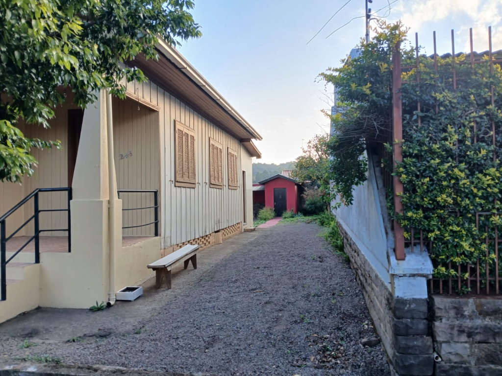 CASA COM 3 DORMITÓRIOS