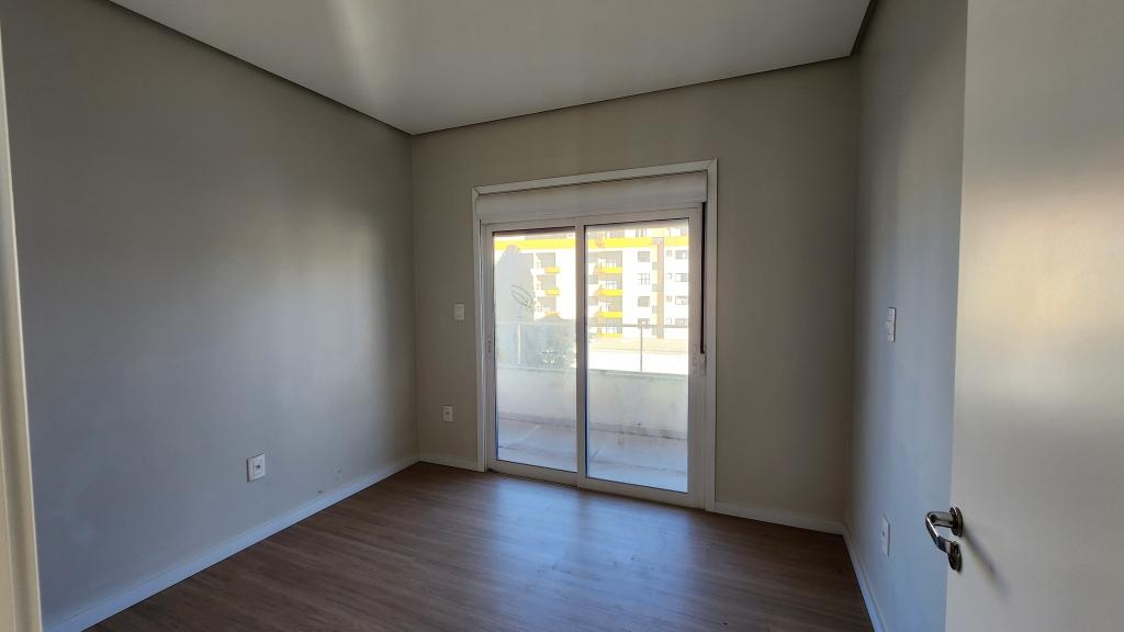 APARTAMENTO COM 3 DORMITÓRIOS